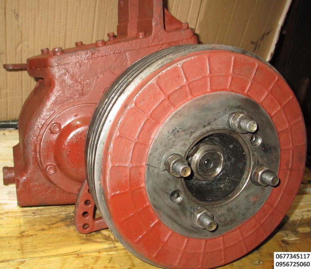 Механизм обратного хода в сборе 4014М-1706010 .реверс .Запчасти на Львовский погрузчик: Механизм обратного хода с ручным тормозом. Механизм обратного хода МОХ 40810-1706010 львовского погрузчика АП-4014, 40814, АП-40810, 40816, 40811, 41030 Лев предназначен для изменения направления вращения ведущих колес, а также для повышения тягового усилия на них. Механизм зворотнього руху ,львивський старого зразку. Механизм обратного хода нового образца.вал карданный львовский погрузчик. механизм обратного хода МОХ (реверс, раздатка) . самодельный трактор. АП-4008, АП-4043, АП-4045 Передаточные числа:при движении вперед - 1,43 ,при движении назад - 1,76МОХ 4045-1706010 , МОХ 40810-1706010